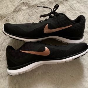 NIKE flex womens shoes